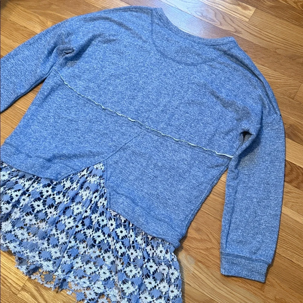 Free people beach Blue‎ tunic Sweater with Lace Hem size M/L